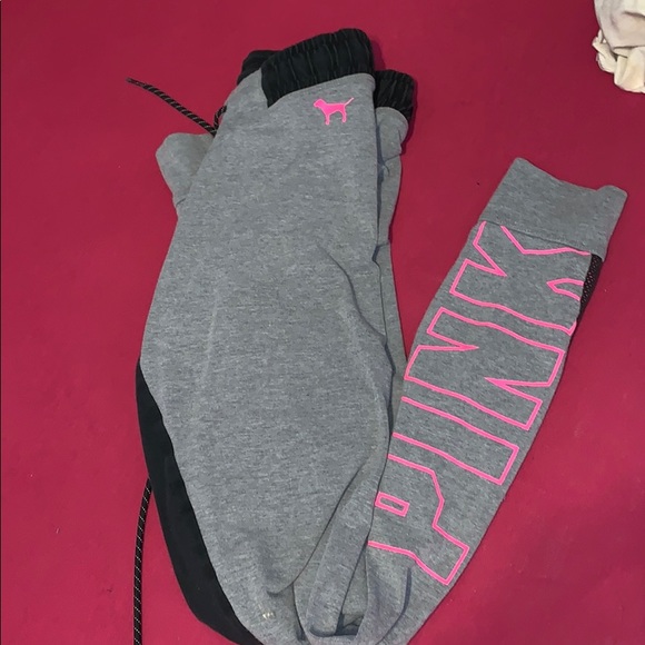 VS PINK - Picture 1 of 1
